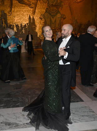 STOCKHOLM 20221210 The Center Partys party leader Annie Lööf dances after dinner at the Nobel Banquet in the City Hall in Stockholm on Saturday STOCKHOLM Sweden x10050x,  Copyright: xPontusxLundahl TTx NOBEL 2022 BANKETTEN