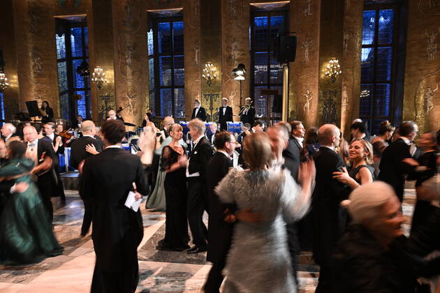 STOCKHOLM 20221210 The dance after dinner at the Nobel Banquet in the City Hall in Stockholm on Saturday STOCKHOLM Sweden x10050x,  Copyright: xPontusxLundahl TTx NOBEL 2022 BANKETTEN