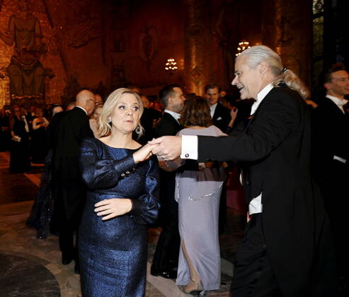 STOCKHOLM 20221210 Social Democrats party leader Magdalena Andersson dances with her husband Richard Friberg after dinner during the Nobel Banquet in the City Hall in Stockholm on Saturday STOCKHOLM Sweden x10050x,  Copyright: xPontusxLundahl TTx NOBEL 2022 BANKETTEN