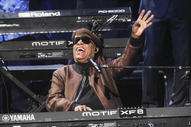 Bilder des Jahres 2022, Entertainment 12 Dezember Entertainment Themen der Woche KW49 Entertainment Bilder des Tages December 11, 2022, Los Angeles, California, USA: Singer Stevie Wonder performs in the inauguration ceremony of Karen Bass as the 43rd mayor of Los Angeles at the Microsoft Theater Sunday, Dec. 11, 2022 in Los Angeles. Los Angeles USA - ZUMAc68_ 20221211_zaf_c68_003 Copyright: xRingoxChiux