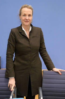 Anne Gidion bei der Bundespressekonferenz zum Rüstungsexportbericht 2022 der Gemeinsamen Konferenz Kirche und Entwicklung (GKKE) im Haus der Bundespressekonferenz. Berlin, 13.12.2022