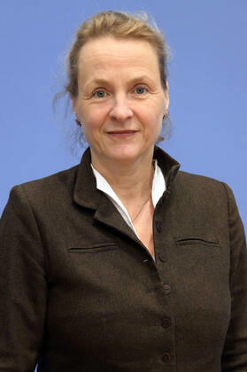 Anne Gidion bei der Bundespressekonferenz zum Rüstungsexportbericht 2022 der Gemeinsamen Konferenz Kirche und Entwicklung (GKKE) im Haus der Bundespressekonferenz. Berlin, 13.12.2022