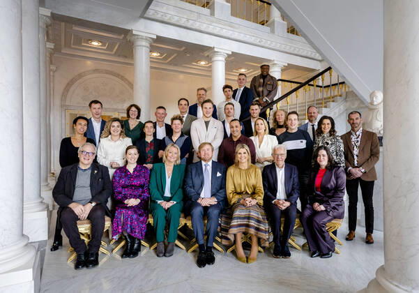Bilder des Jahres 2022, Entertainment 12 Dezember Entertainment Themen der Woche KW50 Entertainment Bilder des Tages 13-12-2022 Palace Queen Maxima and King Willem-Alexander, with Dutch people who have distinguished themselves by a special achievement at the Uitblinkerslunch, at palace Noordeinde in The Hague. Â  Copyright: xPPEx