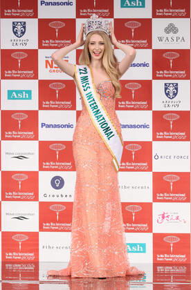 Bilder des Jahres 2022, Entertainment 12 Dezember Entertainment Themen der Woche KW50 Entertainment Bilder des Tages December 13, 2022, Tokyo, Japan - Miss Germany Jasmin Selberg of Miss International 2022 poses for photo after the Miss International Beauty Pageant 2022 in Tokyo on Tuesday, December 13, 2022. 66 beauties from the world gathered in Tokyo for the Miss International Beauty pageant, the first time in three years.  , aflo_206276950.jpg,