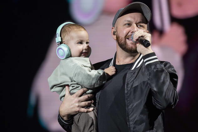 Entertainment Bilder des Tages Matt Simons mit Sohn Beck live bei der Night of the Proms 2022 in der Messehalle. Erfurt, 13.12.2022