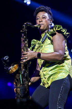 YolanDa Brown live bei der Night of the Proms 2022 in der Messehalle. Erfurt, 13.12.2022