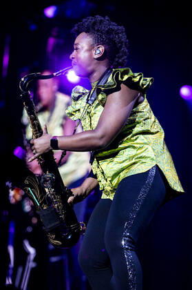 YolanDa Brown live bei der Night of the Proms 2022 in der Messehalle. Erfurt, 13.12.2022