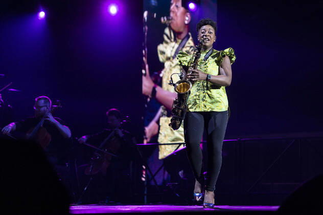 YolanDa Brown live bei der Night of the Proms 2022 in der Messehalle. Erfurt, 13.12.2022