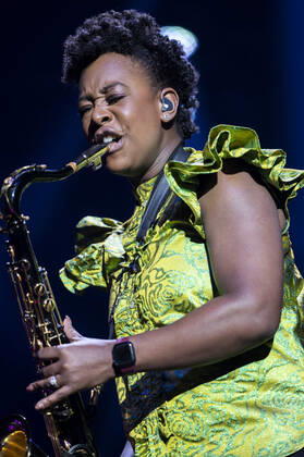 YolanDa Brown live bei der Night of the Proms 2022 in der Messehalle. Erfurt, 13.12.2022