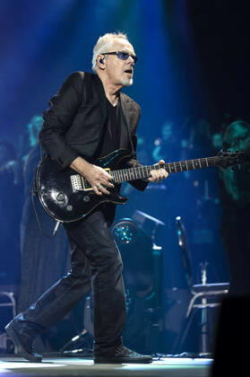 Nik Kershaw live bei der Night of the Proms 2022 in der Messehalle. Erfurt, 13.12.2022