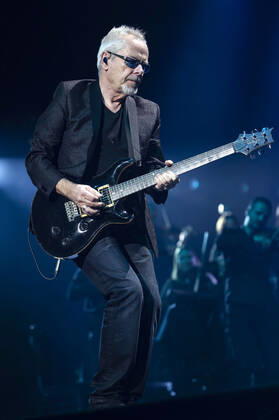 Nik Kershaw live bei der Night of the Proms 2022 in der Messehalle. Erfurt, 13.12.2022