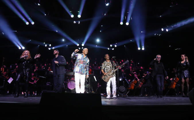 Night of the Proms 2022 13.12.2022, Erfurt, Messehalle, Night of the Proms 2022 Das Antwerp Philharmonic Orchestra und der Chor Fine Fleur unter Leitung der Dirigentin Alexandra Arrieche begleiten die Stars im Bild: Carol Decker, Matt Simons, Kool & the Gang und Nik Kershaw