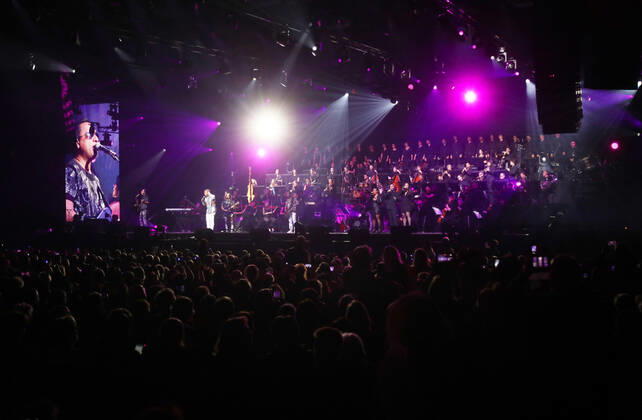 Night of the Proms 2022 13.12.2022, Erfurt, Messehalle, Night of the Proms 2022 Das Antwerp Philharmonic Orchestra und der Chor Fine Fleur unter Leitung der Dirigentin Alexandra Arrieche begleiten die Stars im Bild: Kool & the Gang