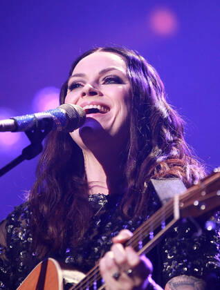 Night of the Proms 2022 13.12.2022, Erfurt, Messehalle, Night of the Proms 2022 Das Antwerp Philharmonic Orchestra und der Chor Fine Fleur unter Leitung der Dirigentin Alexandra Arrieche begleiten die Stars im Bild: Amy Macdonald