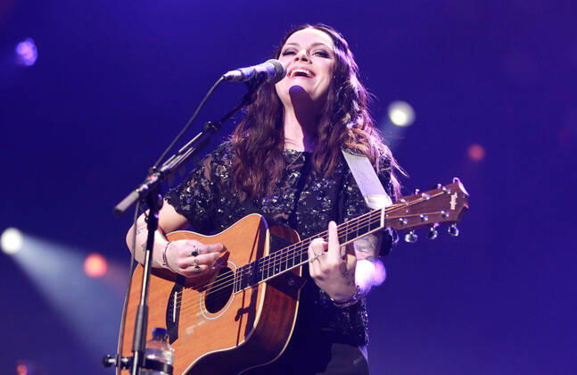 Night of the Proms 2022 13.12.2022, Erfurt, Messehalle, Night of the Proms 2022 Das Antwerp Philharmonic Orchestra und der Chor Fine Fleur unter Leitung der Dirigentin Alexandra Arrieche begleiten die Stars im Bild: Amy Macdonald