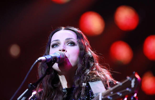 Night of the Proms 2022 13.12.2022, Erfurt, Messehalle, Night of the Proms 2022 Das Antwerp Philharmonic Orchestra und der Chor Fine Fleur unter Leitung der Dirigentin Alexandra Arrieche begleiten die Stars im Bild: Amy Macdonald