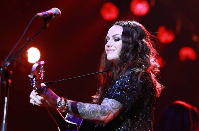 Night of the Proms 2022 13.12.2022, Erfurt, Messehalle, Night of the Proms 2022 Das Antwerp Philharmonic Orchestra und der Chor Fine Fleur unter Leitung der Dirigentin Alexandra Arrieche begleiten die Stars im Bild: Amy Macdonald