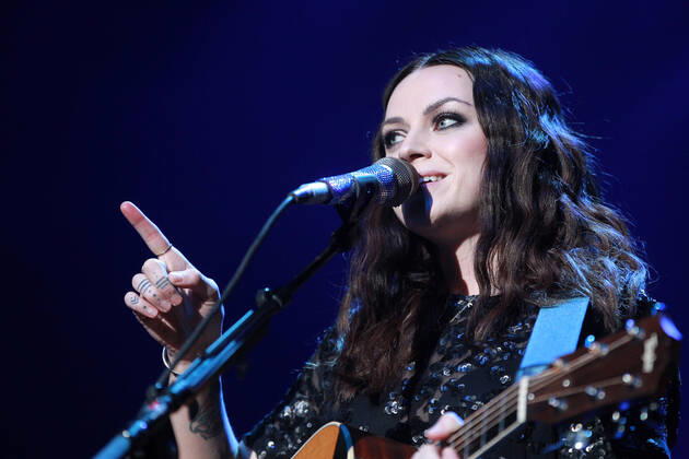 Night of the Proms 2022 13.12.2022, Erfurt, Messehalle, Night of the Proms 2022 Das Antwerp Philharmonic Orchestra und der Chor Fine Fleur unter Leitung der Dirigentin Alexandra Arrieche begleiten die Stars im Bild: Amy Macdonald