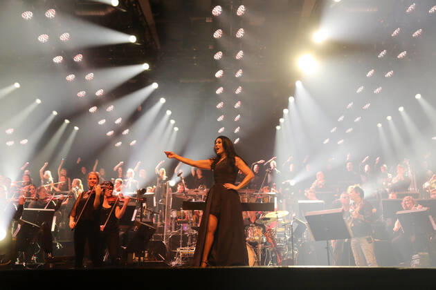 Night of the Proms 2022 13.12.2022, Erfurt, Messehalle, Night of the Proms 2022 Das Antwerp Philharmonic Orchestra und der Chor Fine Fleur unter Leitung der Dirigentin Alexandra Arrieche begleiten die Stars im Bild: Dirigentin Alexandra Arrieche