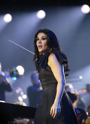 Night of the Proms 2022 13.12.2022, Erfurt, Messehalle, Night of the Proms 2022 Das Antwerp Philharmonic Orchestra und der Chor Fine Fleur unter Leitung der Dirigentin Alexandra Arrieche begleiten die Stars im Bild: Dirigentin Alexandra Arrieche