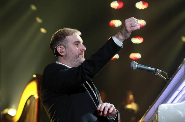 Night of the Proms 2022 13.12.2022, Erfurt, Messehalle, Night of the Proms 2022 Das Antwerp Philharmonic Orchestra und der Chor Fine Fleur unter Leitung der Dirigentin Alexandra Arrieche begleiten die Stars im Bild: John Miles Jr.