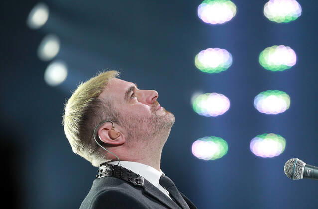 Night of the Proms 2022 13.12.2022, Erfurt, Messehalle, Night of the Proms 2022 Das Antwerp Philharmonic Orchestra und der Chor Fine Fleur unter Leitung der Dirigentin Alexandra Arrieche begleiten die Stars im Bild: John Miles Jr.