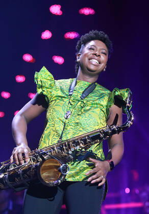 Night of the Proms 2022 13.12.2022, Erfurt, Messehalle, Night of the Proms 2022 Das Antwerp Philharmonic Orchestra und der Chor Fine Fleur unter Leitung der Dirigentin Alexandra Arrieche begleiten die Stars im Bild: Saxofonistin YolanDa Brown
