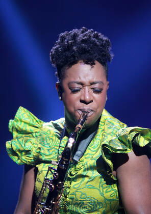 Night of the Proms 2022 13.12.2022, Erfurt, Messehalle, Night of the Proms 2022 Das Antwerp Philharmonic Orchestra und der Chor Fine Fleur unter Leitung der Dirigentin Alexandra Arrieche begleiten die Stars im Bild: Saxofonistin YolanDa Brown