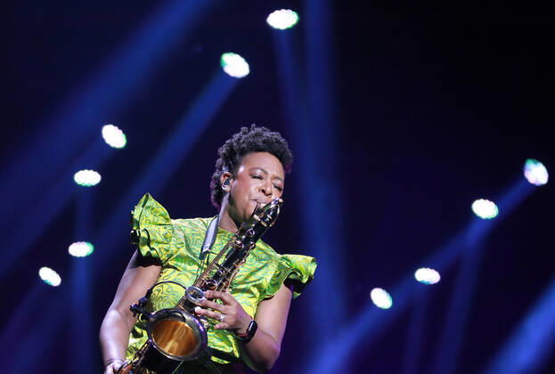 Night of the Proms 2022 13.12.2022, Erfurt, Messehalle, Night of the Proms 2022 Das Antwerp Philharmonic Orchestra und der Chor Fine Fleur unter Leitung der Dirigentin Alexandra Arrieche begleiten die Stars im Bild: Saxofonistin YolanDa Brown