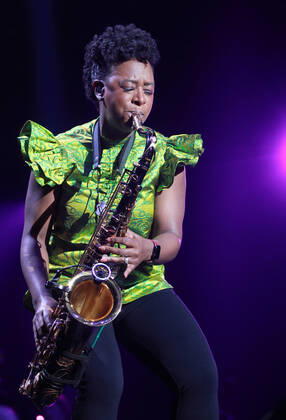 Night of the Proms 2022 13.12.2022, Erfurt, Messehalle, Night of the Proms 2022 Das Antwerp Philharmonic Orchestra und der Chor Fine Fleur unter Leitung der Dirigentin Alexandra Arrieche begleiten die Stars im Bild: Saxofonistin YolanDa Brown