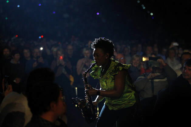 Night of the Proms 2022 13.12.2022, Erfurt, Messehalle, Night of the Proms 2022 Das Antwerp Philharmonic Orchestra und der Chor Fine Fleur unter Leitung der Dirigentin Alexandra Arrieche begleiten die Stars im Bild: Saxofonistin YolanDa Brown