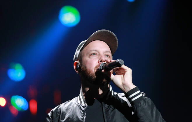 Night of the Proms 2022 13.12.2022, Erfurt, Messehalle, Night of the Proms 2022 Das Antwerp Philharmonic Orchestra und der Chor Fine Fleur unter Leitung der Dirigentin Alexandra Arrieche begleiten die Stars im Bild: Matt Simons
