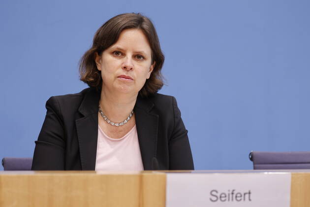 Staatssekretärin Juliane Seifert, BMI, Deutschland, Berlin, Bundespressekonferenz, Thema: Ergebnisse des SVR-Integrationsbarometers 2022