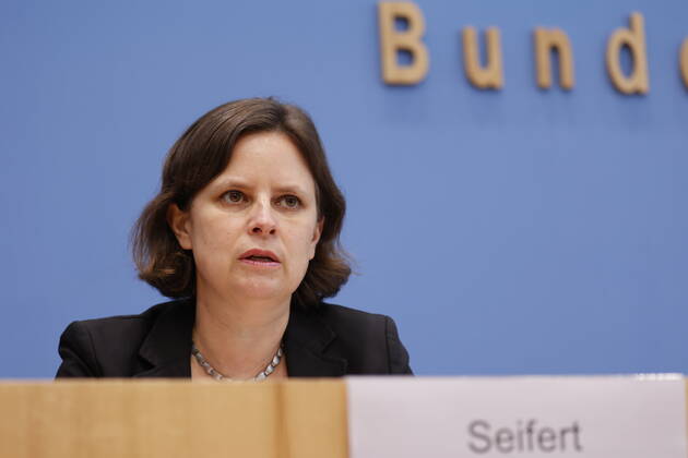 Staatssekretärin Juliane Seifert, BMI, Deutschland, Berlin, Bundespressekonferenz, Thema: Ergebnisse des SVR-Integrationsbarometers 2022