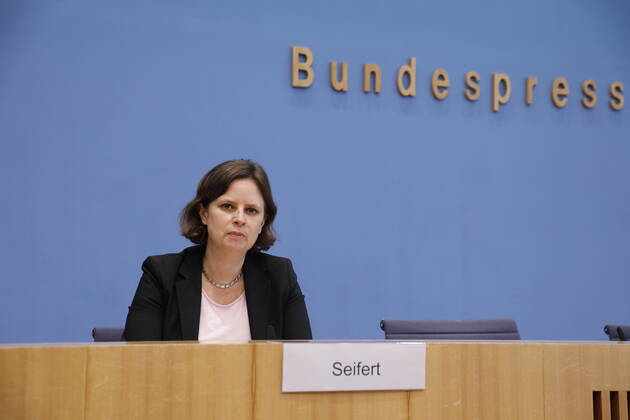 Staatssekretärin Juliane Seifert, BMI, Deutschland, Berlin, Bundespressekonferenz, Thema: Ergebnisse des SVR-Integrationsbarometers 2022