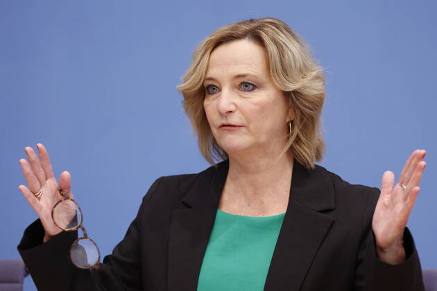 Prof. Dr. Petra Bendel, Vorsitzende des Sachverständigenrat für Integration und Migration (SVR) , Deutschland, Berlin, Bundespressekonferenz, Thema: Ergebnisse des SVR-Integrationsbarometers 2022
