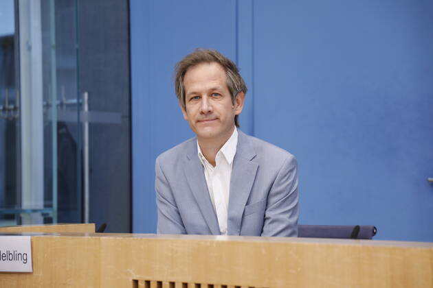 Prof. Dr. Marc Helbling, Mitglied des Sachverständigenrat für Integration und Migration (SVR) , Deutschland, Berlin, Bundespressekonferenz, Thema: Ergebnisse des SVR-Integrationsbarometers 2022