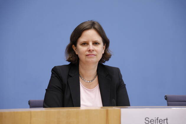 Staatssekretärin Juliane Seifert, BMI, Deutschland, Berlin, Bundespressekonferenz, Thema: Ergebnisse des SVR-Integrationsbarometers 2022