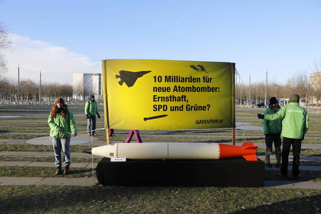 Bilder des Jahres 2022, News 12 Dezember News Themen der Woche KW50 News Bilder des Tages Deutschland, Berlin, Greenpeace Demonstration vor dem Kanzleramt