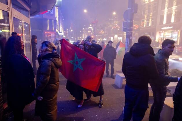 ROTTERDAM - Moroccan football supporters after the semi-final match between Morocco and France at the World Cup in Qatar. ANP JEFFREY GROENEWEG netherlands out - belgium out