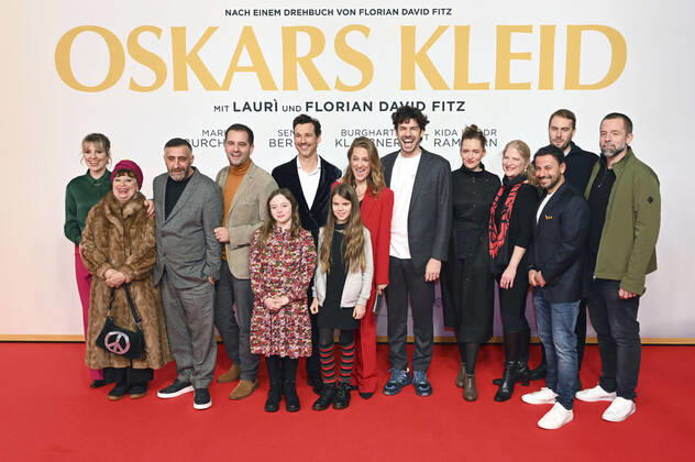 Bilder des Jahres 2022, Entertainment 12 Dezember Entertainment Themen der Woche KW50 Nora Boeckler, Inge Maux, Kida Khodr Ramadan, Hannes Heyelmann, Ava Petsch, Florian David Fitz, Lauri, Marie Burchard, Juan Lo Sasso, Xenia Tiling, Judith Erber, Hüseyin Tabak, Daniel Sonnabend und Dan Maag bei der Premiere des Kinofilms Oskars Kleid in der Astor Film Lounge im Arri Kino. München, 15.12.2022