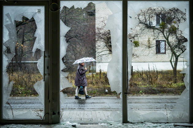 News Bilder des Tages December 17, 2022, Donetsk, Ukraine: Destroyed windows of the markets in Sviatohirsk after the hard combats between the russian and ukrainian armies for the control of the city. Ukraine - ZUMAa131 20221217_zap_a131_004 Copyright: xCelestinoxArcexLavinx
