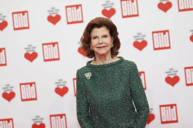 Bilder des Jahres 2022, Entertainment 12 Dezember Entertainment Themen der Woche KW50 Ein Herz fuer Kinder 2022 IM Königin Silvia von Schweden auf dem roten Teppich bei der TV-Spendengala - Ein Herz für Kinder - in Berlin Adlershof. Copyright: xEventpressxGolejewskix