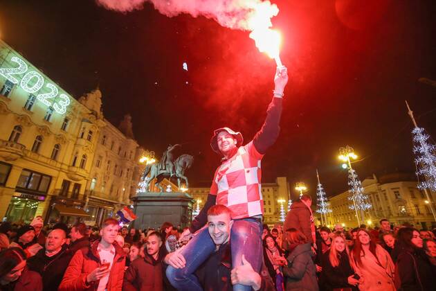 (221218) -- ZAGREB, Dec. 18, 2022 -- Croatian football fans celebrate at Ban Jelacic Square in Zagreb, Croatia, Dec. 17, 2022. Croatia beat Marocco and won the third place at the Qatar World Cup on Saturday. ( PIXSELL via Xinhua) (SP)CROATIA-ZAGREB-FOOTBALL-FIFA WORLD CUP-FANS SanjinxStrukic