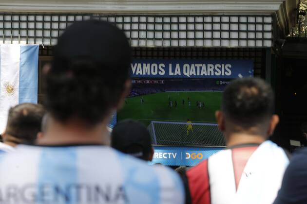 Santiago, December 18, 202 Argentines celebrate Qatar World Cup final at Argentine embassy in Chile Celebrate goals Argentines Juan Eduardo Lopez Aton Chile, Santiago Chile Aton 666141  Copyright: JUANxEDUARDOxLOPEZ ATONxCHILE