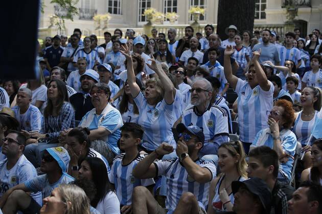 Santiago, December 18, 202 Argentines celebrate Qatar World Cup final at Argentine embassy in Chile Celebrate goals Argentines Juan Eduardo Lopez Aton Chile, Santiago Chile Aton 666146  Copyright: JUANxEDUARDOxLOPEZ ATONxCHILE