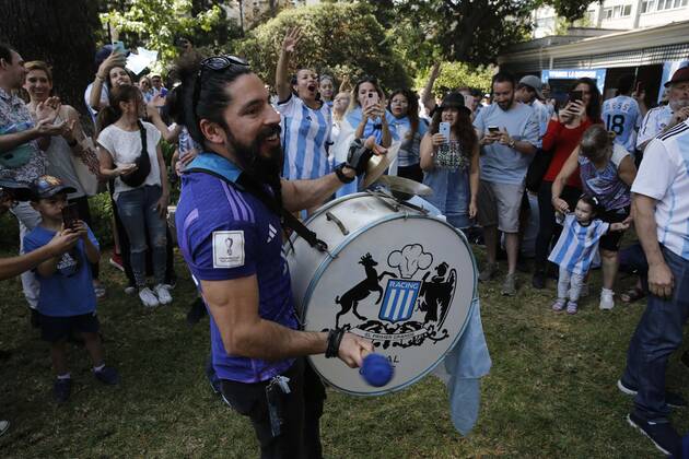 Santiago, December 18, 202 Argentines celebrate Qatar World Cup final in Argentine embassy in Chile Celebrate goals Argentines Juan Eduardo Lopez Aton Chile, Santiago Chile Aton 666157  Copyright: JUANxEDUARDOxLOPEZ ATONxCHILE