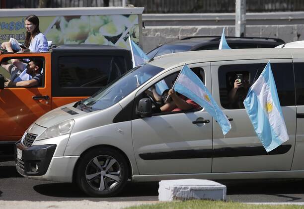 Santiago, December 18, 2022 Argentines celebrate Qatars world soccer championship in Plaza Italia, won by their team at the Argentine Embassy in Chile Suffering and maximum joy Juan Eduardo Lopez Aton Chile, Santiago Chile Aton 666347 Copyright: JUANxEDUARDOxLOPEZ ATONxCHILE