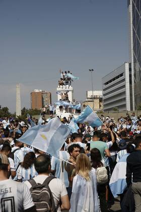Santiago, December 18, 2022 Argentines celebrate Qatars world soccer championship in Plaza Italia, won by their team at the Argentine Embassy in Chile Suffering and maximum joy Juan Eduardo Lopez Aton Chile, Santiago Chile Aton 666356 Copyright: JUANxEDUARDOxLOPEZ ATONxCHILE