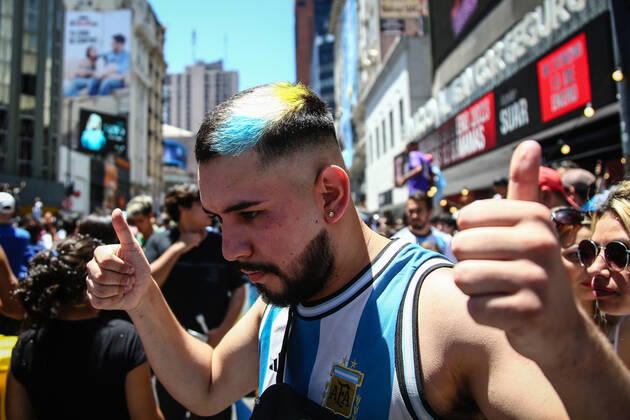 December 18, 2022, Buenos Aires, Argentina: Argentina fans celebrate the victory against France, for the finals of world cup Qatar 2022. Final Score: Argentina 4 - 2 France Buenos Aires Argentina - ZUMAs197 20221218_zab_s197_063 Copyright: xRobertoxTuerox